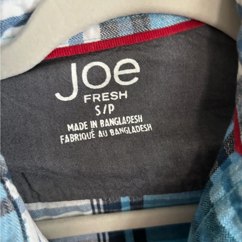 Joe fresh. Size small. Long sleeve button up flannel like material shirt.‎  0906